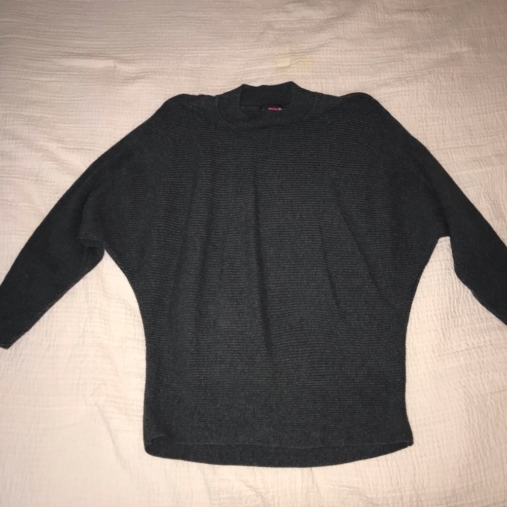 Gray 3/4 sleeved sweater